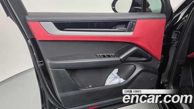 Porsche Cayenne 2025 — photo 14
