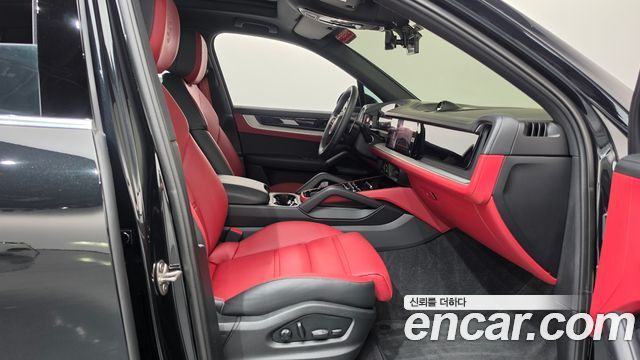 Porsche Cayenne 2025 — photo 16