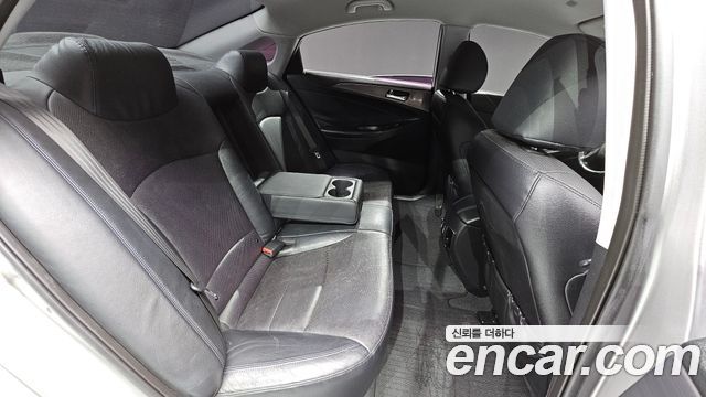 Hyundai Sonata 2012 — photo 18