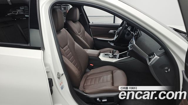 BMW 3-Series 2022 — photo 10