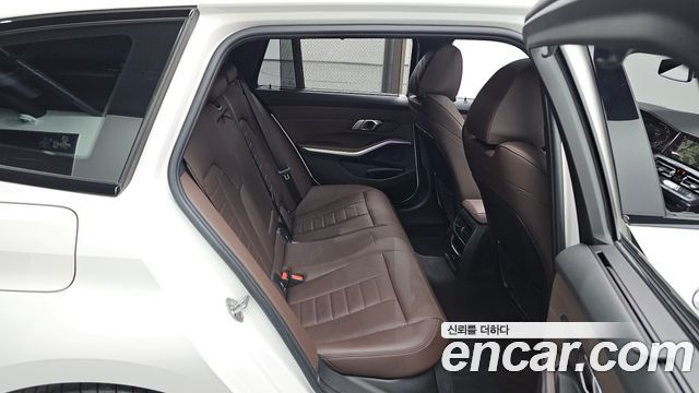 BMW 3-Series 2022 — photo 11