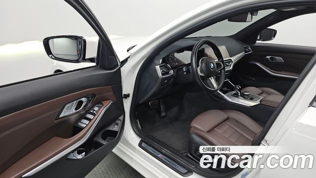 BMW 3-Series 2022 — photo 12