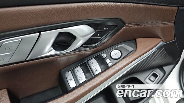 BMW 3-Series 2022 — photo 17