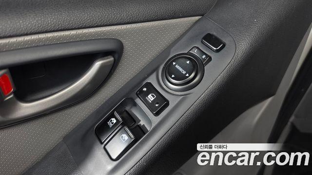 Hyundai Starex 2014 — photo 33