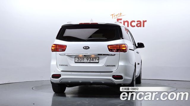 Kia Canival 2019 — photo 4