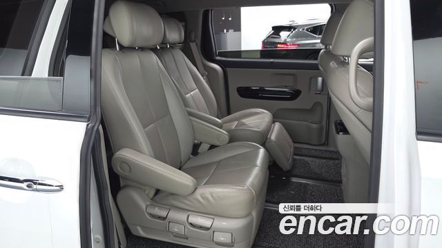 Kia Canival 2019 — photo 17