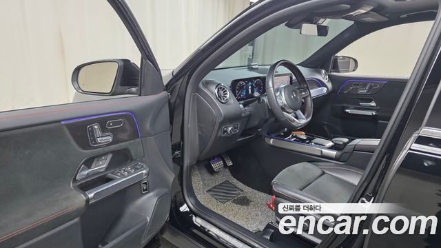 Mercedes-Benz GLB-Class 2021 — photo 13