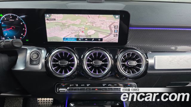 Mercedes-Benz GLB-Class 2021 — photo 19