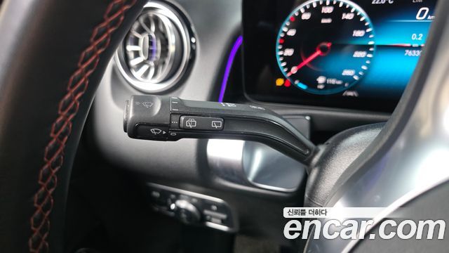 Mercedes-Benz GLB-Class 2021 — photo 26