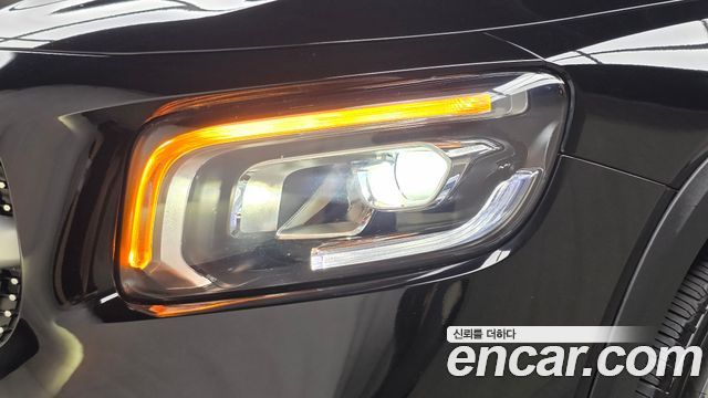 Mercedes-Benz GLB-Class 2021 — photo 8
