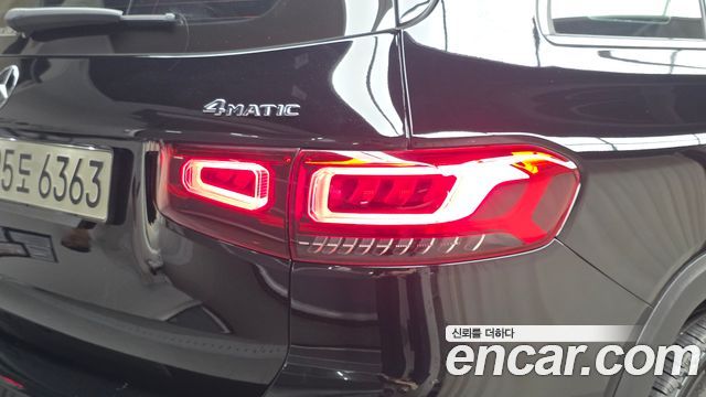 Mercedes-Benz GLB-Class 2021 — photo 9