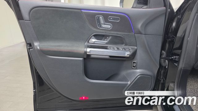 Mercedes-Benz GLB-Class 2021 — photo 14