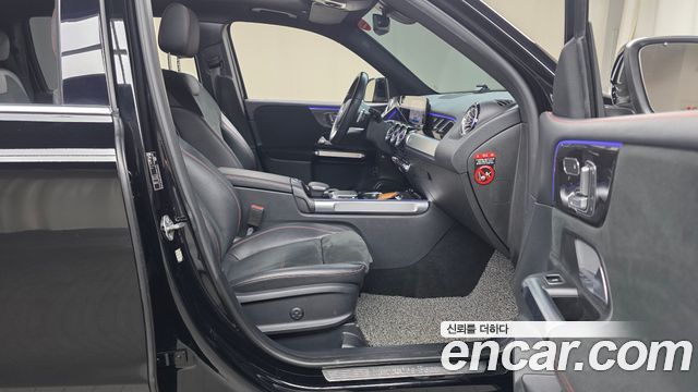 Mercedes-Benz GLB-Class 2021 — photo 16