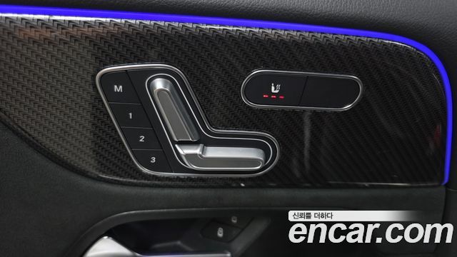 Mercedes-Benz GLB-Class 2021 — photo 28