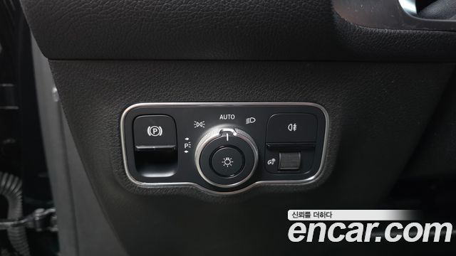 Mercedes-Benz GLB-Class 2021 — photo 30