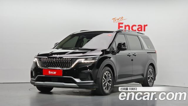 Kia Canival 2023 — photo 1