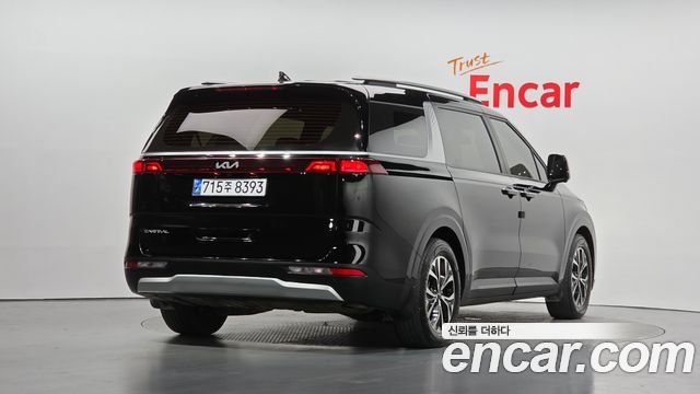 Kia Canival 2023 — photo 2