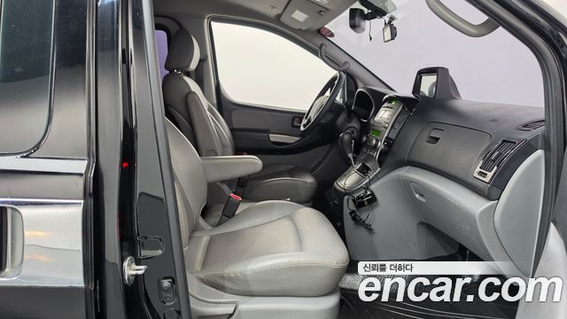 Hyundai Starex 2015 — photo 16