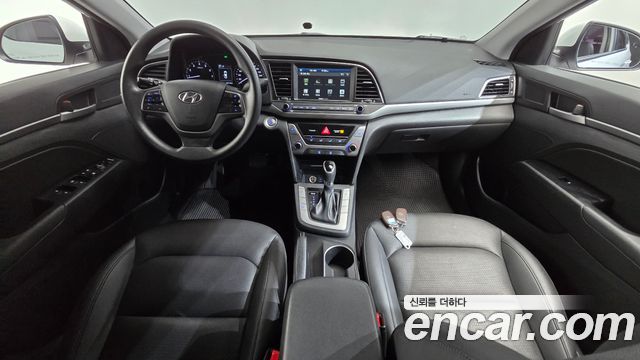 Hyundai AVANTE 2018 — photo 10