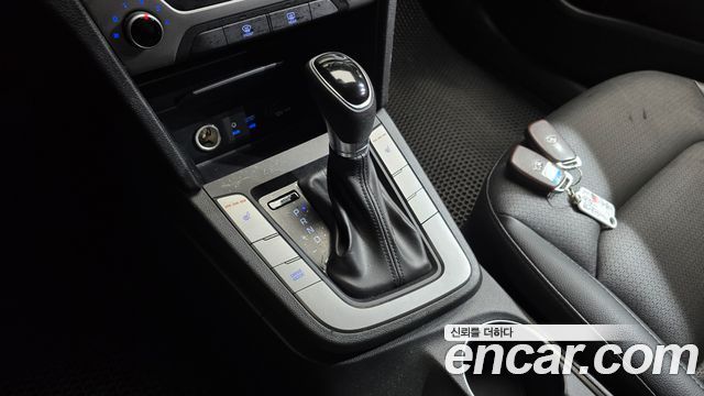Hyundai AVANTE 2018 — photo 12