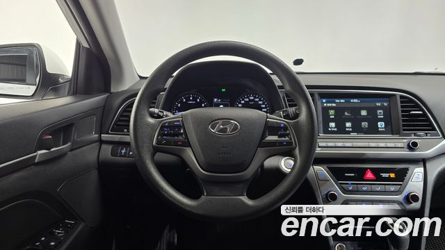 Hyundai AVANTE 2018 — photo 19