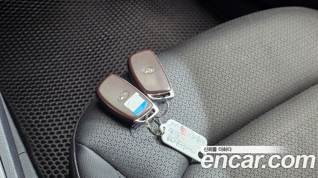 Hyundai AVANTE 2018 — photo 20