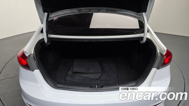 Hyundai AVANTE 2018 — photo 23