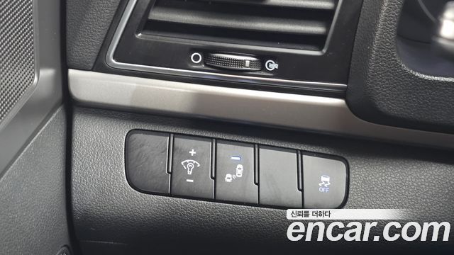 Hyundai AVANTE 2018 — photo 25