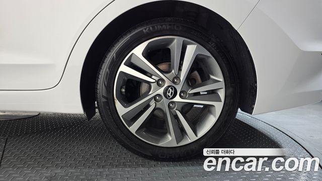 Hyundai AVANTE 2018 — photo 7