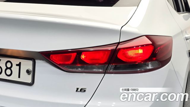 Hyundai AVANTE 2018 — photo 9