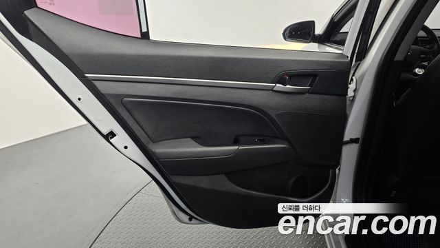 Hyundai AVANTE 2018 — photo 15