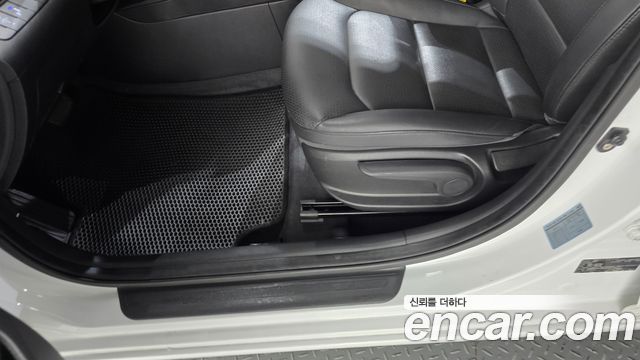 Hyundai AVANTE 2018 — photo 28
