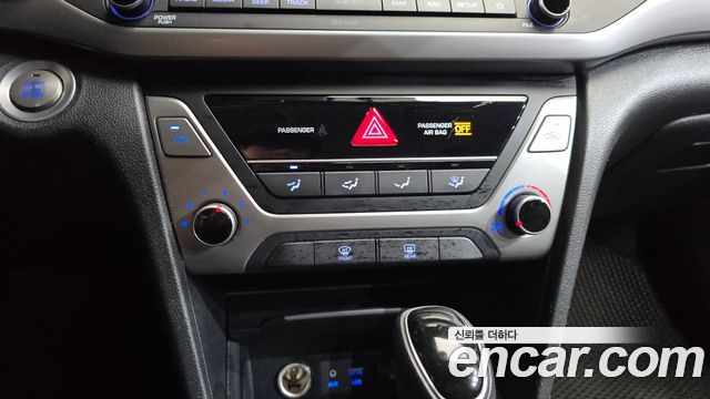 Hyundai AVANTE 2018 — photo 30