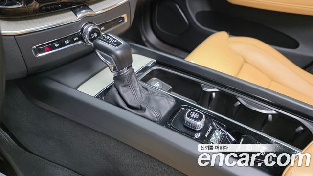 Volvo XC60 2020 — photo 12