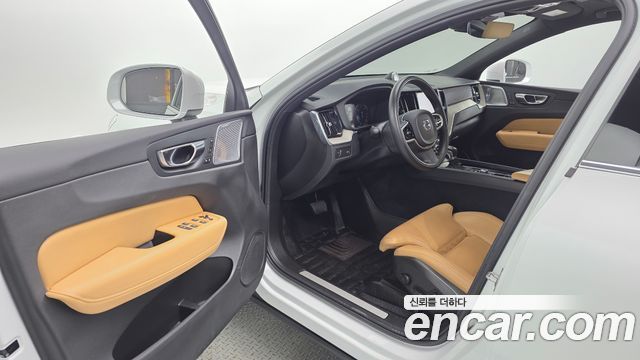 Volvo XC60 2020 — photo 13