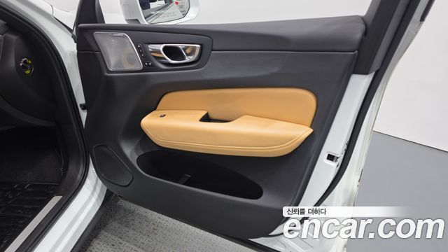 Volvo XC60 2020 — photo 14