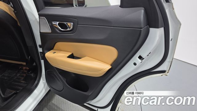 Volvo XC60 2020 — photo 15