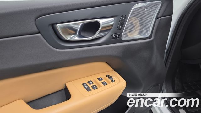 Volvo XC60 2020 — photo 27