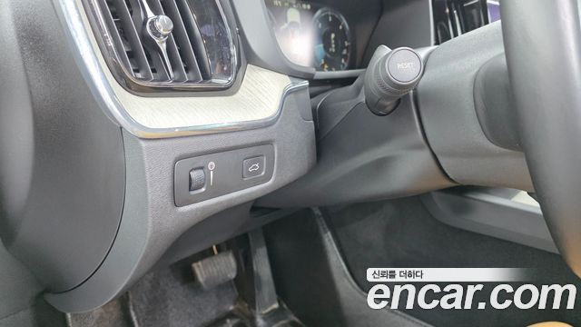 Volvo XC60 2020 — photo 29