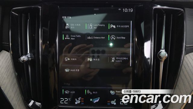 Volvo XC60 2020 — photo 32