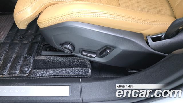 Volvo XC60 2020 — photo 33