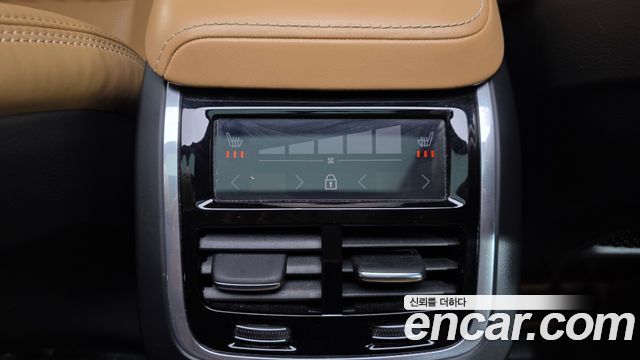 Volvo XC60 2020 — photo 36