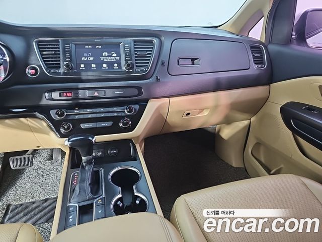 Kia Canival 2019 — photo 10