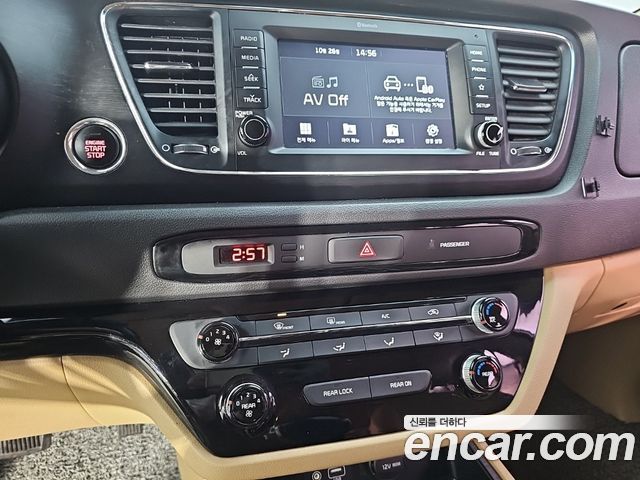 Kia Canival 2019 — photo 16