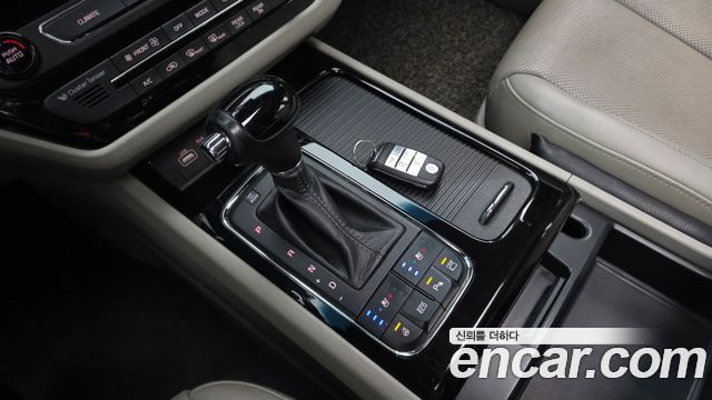 Kia Canival 2016 — photo 12