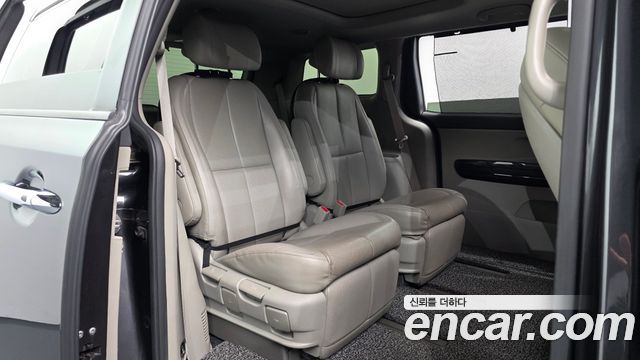 Kia Canival 2016 — photo 17