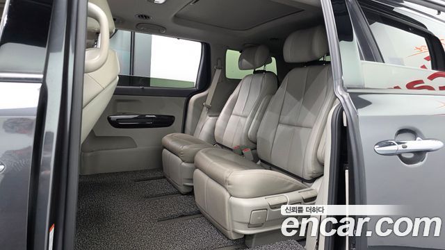 Kia Canival 2016 — photo 18