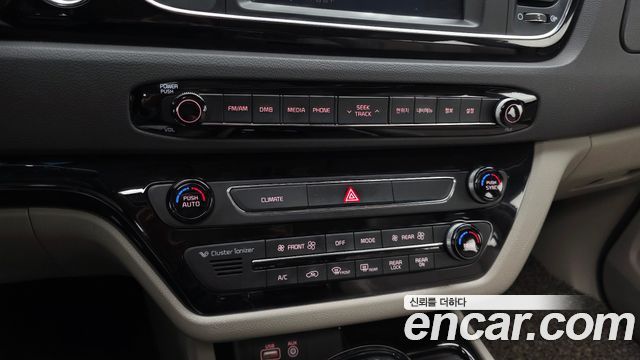 Kia Canival 2016 — photo 23