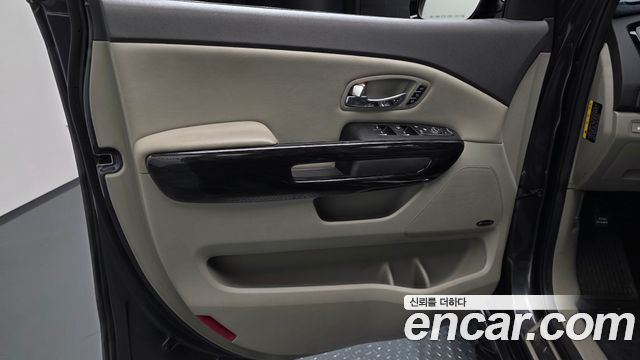 Kia Canival 2016 — photo 14