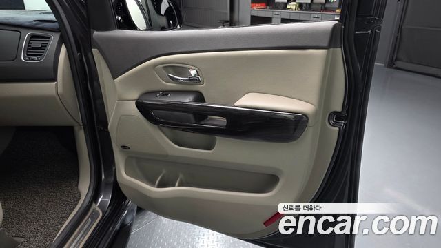 Kia Canival 2016 — photo 15